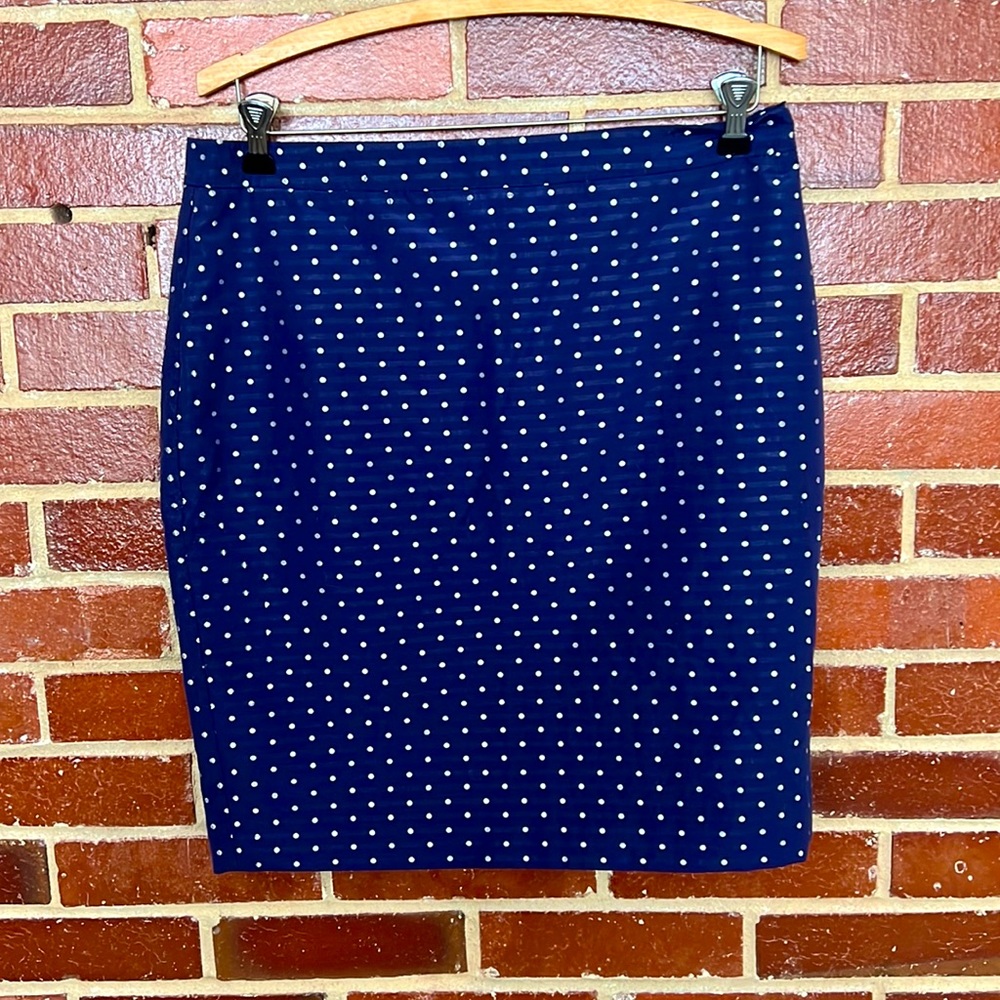 NWT LOFT Navy blue polka dot pencil skirt, size 8
